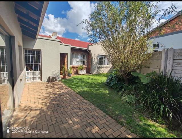 2 BEDROOM HOUSE FOR SALE IN GLEN MARAIS